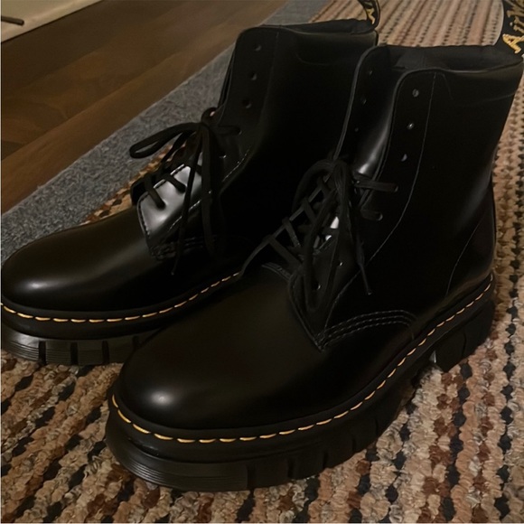 Women's New Dr. Martens Air Wair Combat Boots Size 8 Y2K Goth Punk Streetwear - Picture 4 of 9